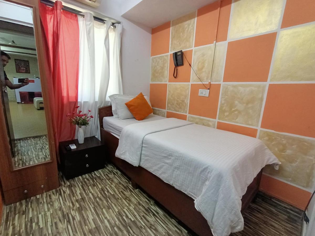 Kalpataru Hometel Мумбай Екстериор снимка